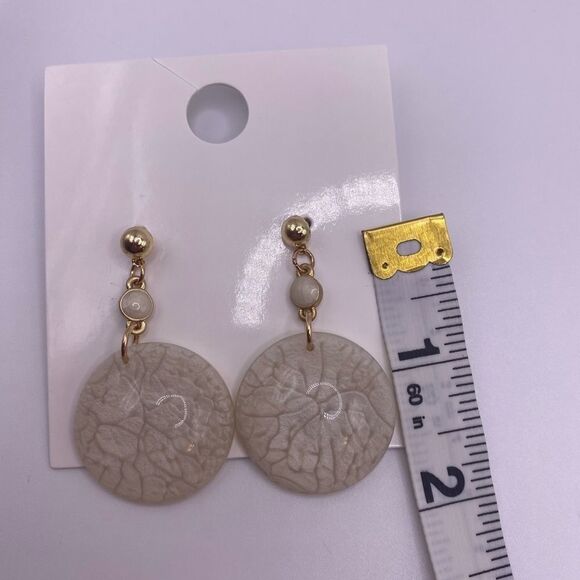 4/$20 Forever 21 Ivory & Gold Drop Earrings - Picture 3 of 3